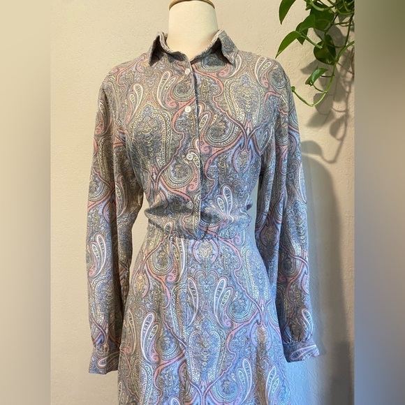 Vintage 70s - 80s Bedford Fair paisley button front dress - collared long sleeve - Picture 4 of 16